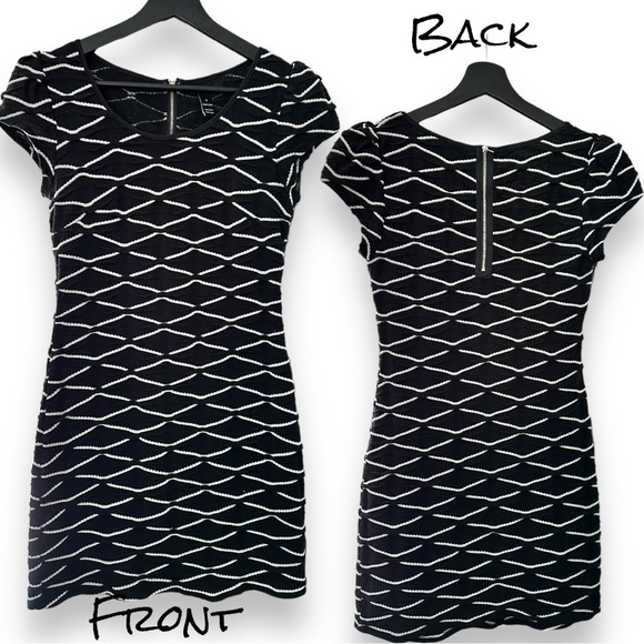 QED LONDON | Black and White Body-con mini-dress | Size Small - Picture 3 of 9
